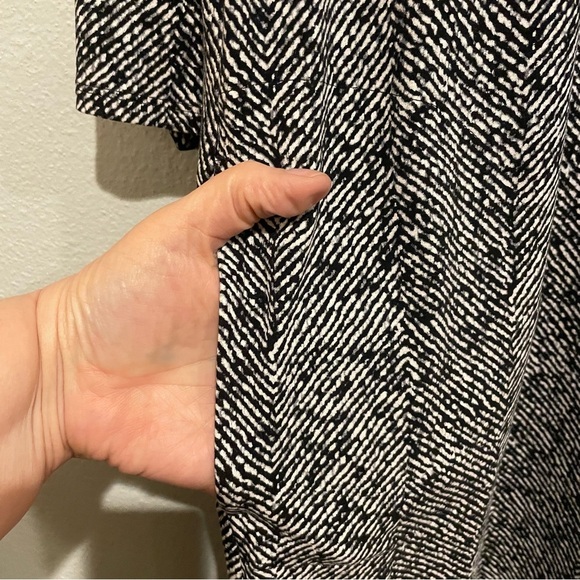 J Jill Wearever Collection Dress in a black/navy graphic print. Size L tall - Picture 4 of 5